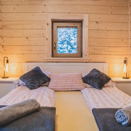 Goralski Domek, Na Uboczu Chalet